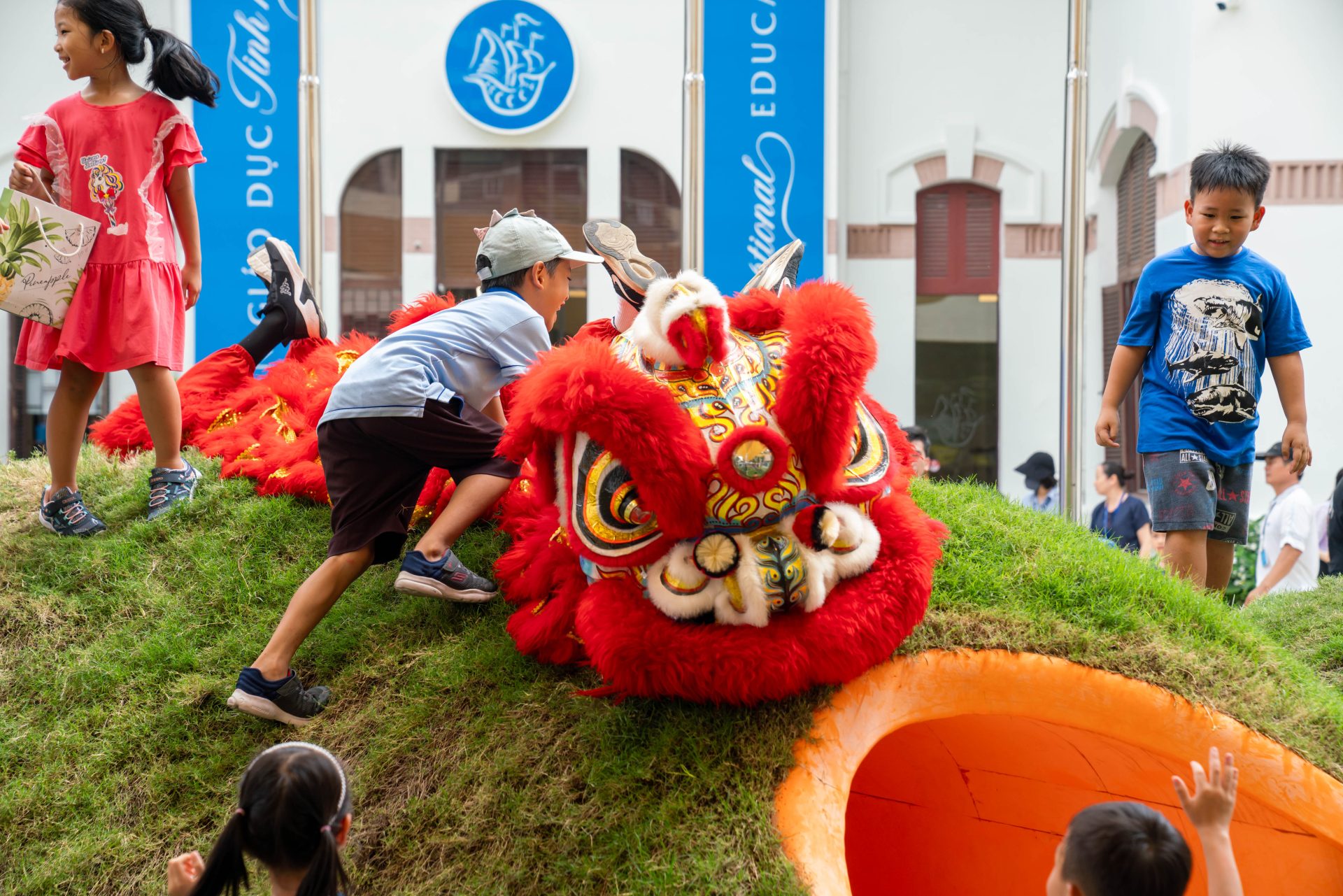 NLCS Moon Festival - Vầng Trăng Cổ Tích